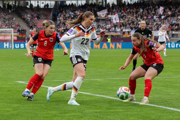 14.04.2026, xgrfx, Fussball WM Qualifikation Frauen , Deutschland - Österreich v.l. Barbara Dunst (Österreich), Jule Brand (Deutsche Frauennationalmannschaft), Chiara Dangelo (Österreich) (DFL DFB REGULATIONS PROHIBIT ANY USE OF PHOTOGRAPHS as IMAGE SEQUENCES and or QUASI-VIDEO) Nürnberg