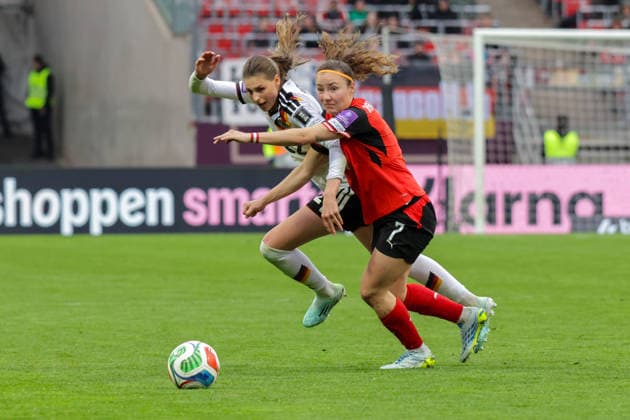 14.04.2026, xgrfx, Fussball WM Qualifikation Frauen , Deutschland - Österreich v.l. Jule Brand (Deutsche Frauennationalmannschaft), Melanie Brunnthaler (Österreich) (DFL DFB REGULATIONS PROHIBIT ANY USE OF PHOTOGRAPHS as IMAGE SEQUENCES and or QUASI-VIDEO) Nürnberg