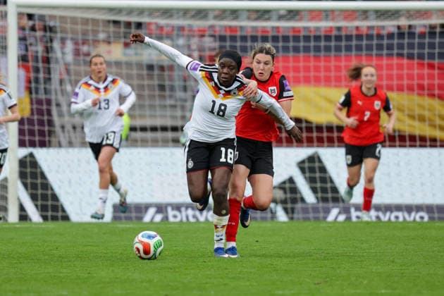 14.04.2026, xgrfx, Fussball WM Qualifikation Frauen , Deutschland - Österreich v.l. Nicole Anyomi (Deutsche Frauennationalmannschaft), Barbara Dunst (Österreich) (DFL DFB REGULATIONS PROHIBIT ANY USE OF PHOTOGRAPHS as IMAGE SEQUENCES and or QUASI-VIDEO) Nürnberg