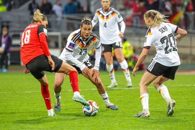 14.04.2026, xgrfx, Fussball WM Qualifikation Frauen , Deutschland - Österreich v.l. Julia Hickelsberger (Österreich), Carlotta Wamser, Elisa Senß (Deutsche Frauennationalmannschaft) (DFL DFB REGULATIONS PROHIBIT ANY USE OF PHOTOGRAPHS as IMAGE SEQUENCES and or QUASI-VIDEO) Nürnberg