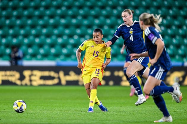 SOCCER WOMEN UEFA QUALIFIERS B4 MD3 SCOTLAND VS BELGIUM Mariam Abdulai Toloba (15) of Belgium and Jenna Clark (4) of Scotland pictured during a women football game between the national teams of Scotland and Belgium , called the Red Flames , on the third match day in League B Group B4 in the league stage of the 2026-27 UEFA Women s European Qualifiers competition , on Tuesday 14 April 2026 in Edinburgh , Scotland . PHOTO SPORTPIX Stijn Audooren Edinburgh Easter Road Stadium Scotland  Copyright: xSportpix.bex xStijnxAudoorenxStijnxAudoorenx