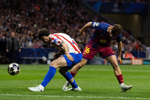 April 14, 2026, Barcelona, Barcelona, Spain: Matteo Ruggeri (L) of Atletico de Madrid challenges for the ball with Fermin Lopez (R) of FC Barcelona, Barca during the UEFA Champions League Quarter Final second leg match between Atletico de Madrid and FC Barcelona at Riyadh Air Metropolitano on April 14, 2026 in Madrid, Spain. Barcelona Spain - ZUMAs316 20260414_znp_s316_016 Copyright: xMartixSeguraxRamonedax