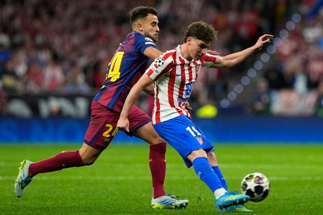 Atletico de Madrid s Julian Alvarez (r) and FC Barcelona, Barca s Eric Garcia during Champions League 2025 2026, Quarter-finals 2nd leg match. April 14 ,2026. (20260414383)