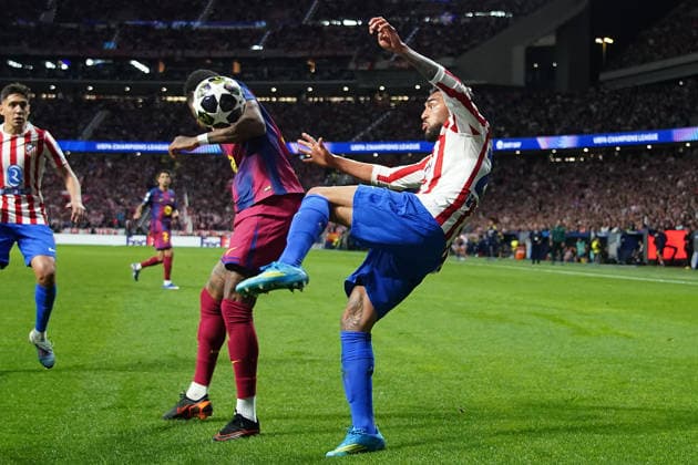 ATLETICO DE MADRID v FC Barcelona, Barca CHAMPIONS LEAGUE 2025 2026. QUARTER-FINALS 2ND LEG MATCH. Atletico de Madrid s Nico Gonzalez (r) and FC Barcelona s Marcus Rashford during Champions League 2025 2026, Quarter-finals 2nd leg match. April 14 ,2026. (ALTERPHOTOS Acero) MadridSpain  Copyright: xAcerox