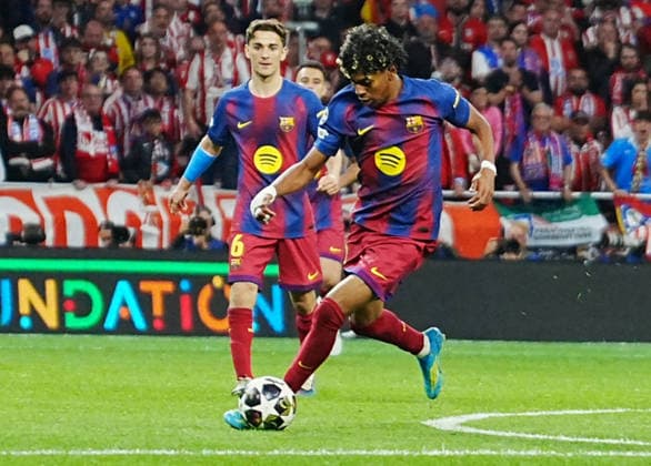 April 14, 2026, Madrid, Bretagne, spain: 10 Lamine YamaL of FC Barcelone During the UEFA Champions League quarter-final retour football match between Atletico Madrid and FC Barcelone, on April 14, 2026 at the Riyadh Air Metropolitano in Spain - Photo: Madrid spain - ZUMAl193 20260414_zsp_l193_031 Copyright: xLaurentxLairysx