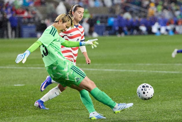 April 14, 2026, Seattle, Washington, USA: Japan goalkeeper AKANE OKUMA (23) kicks the ball during the friendly international match, Länderspiel, Nationalmannschaft between the United States and Japan at Lumen Field on April 14, 2026 in Seattle, Washington. Seattle USA - ZUMAd218 20260414_zsp_d218_025 Copyright: xRichardxDizonx