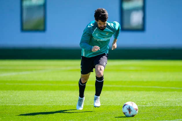 April 15, 2026, Sevilla, Sevilla, Spain: Francisco Isco Alarcon of Real Betis in action during training session - UEFA Europa League 2025 26 Quarter-Final Second Leg at Luis del Sol City on April 15, 2026, in Sevilla, Spain. Sevilla Spain - ZUMAa181 20260415_zaa_a181_001 Copyright: xJoaquoÂ­NxCorcherox