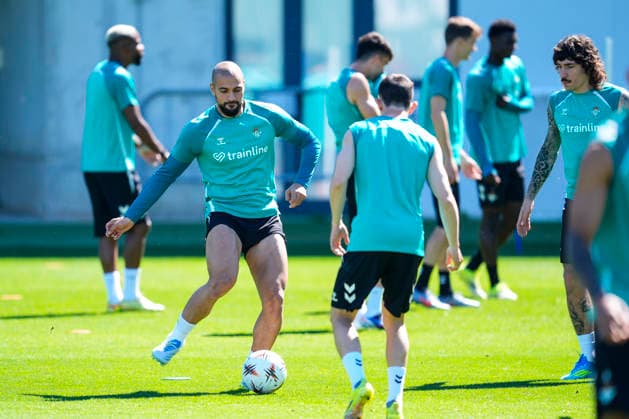April 15, 2026, Sevilla, Sevilla, Spain: Sofyan Amrabat of Real Betis in action during training session - UEFA Europa League 2025 26 Quarter-Final Second Leg at Luis del Sol City on April 15, 2026, in Sevilla, Spain. Real Betis Training Session - UEFA Europa League 2025 26 Quarter-Final Second Leg  - ZUMAa181 20260415_zaa_a181_017 Copyright: xJoaquoÂ­NxCorcherox