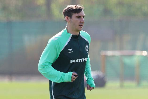 Maximilian Woeber (Werder Bremen) schaut, Bundesliga, Training Werder Bremen, Trainingsplatz am Weserstadion am 15. April 2026 in Bremen, Deutschland. (Foto von Marco Steinbrenner DeFodi Images) Maximilian Woeber (Werder Bremen) looks on, Bundesliga, Training Werder Bremen, Trainingsplatz am Weserstadion, April 15, 2026 in Bremen, Germany. (Photo by Marco Steinbrenner DeFodi Images) DFB DFL REGULATIONS PROHIBIT ANY USE OF PHOTOGRAPHS AS IMAGE SEQUENCES AND OR QUASI-VIDEO. - *** Maximilian Woeber Werder Bremen looks on, Bundesliga, Training Werder Bremen, Trainingsplatz am Weserstadion on April 15, 2026 in Bremen, Germany Photo by Marco Steinbrenner DeFodi Images Maximilian Woeber Werder Bremen looks on, Bundesliga, Training Werder Bremen, Trainingsplatz am Weserstadion, April 15, 2026 in Bremen, Germany Photo by Marco Steinbrenner DeFodi Images DFB DFL REGULATIONS PROHIBIT ANY USE OF PHOTOGRAPHS AS IMAGE SEQUENCES AND OR QUASI VIDEO