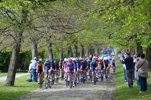 Ronde van Limburg 2026 Cycling Race TONGEREN, BELGIUM - APRIL 15 : illustration picture peloton during the 73rd edition of Ronde van Limburg an UCI Class 1.1 one day cycling road race for Men Elite of 178 km with start in Hasselt and finish in Tongeren on April 15, 2026 in Tongeren, Belgium, 15 04 2026 ( Motordriver Guy De Vuyst - Tongeren Belgium  Copyright: xVincentxKalutx