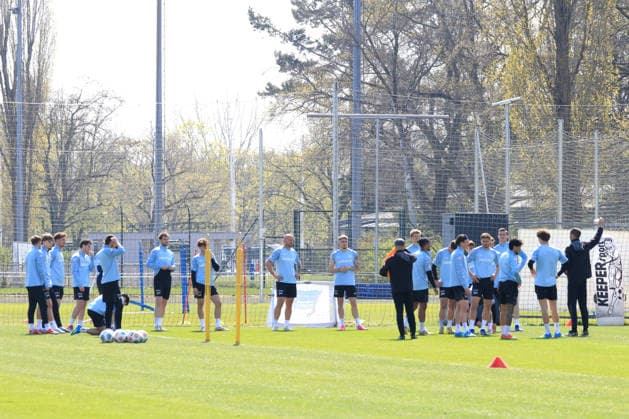 DEU, DFL, 2. FBL, Hertha BSC , Training 15.04.2026, Berliner Olympiastadion, Berlin, DEU, DFL, 2. FBL, Hertha BSC , Training im Bild Hertha-Spielerkreis DFL - regulations prohibit any use of Photographs as image sequences and or quasi-video