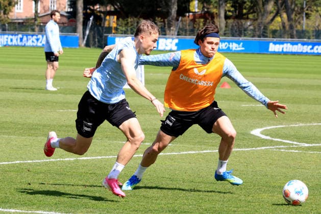 DEU, DFL, 2. FBL, Hertha BSC , Training 15.04.2026, Berliner Olympiastadion, Berlin, DEU, DFL, 2. FBL, Hertha BSC , Training im Bild Marten Winkler (Hertha BSC Berlin 22), Fabian Reese (Hertha BSC Berlin 11) DFL - regulations prohibit any use of Photographs as image sequences and or quasi-video