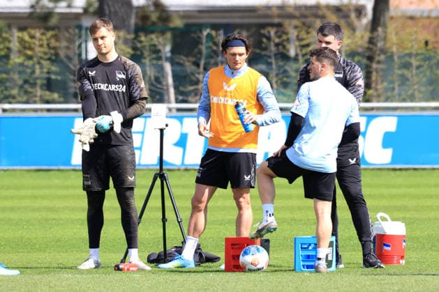 DEU, DFL, 2. FBL, Hertha BSC , Training 15.04.2026, Berliner Olympiastadion, Berlin, DEU, DFL, 2. FBL, Hertha BSC , Training im Bild Tjark Ernst (Hertha BSC Berlin 1), Fabian Reese (Hertha BSC Berlin 11), Diego Demme (Hertha BSC Berlin 6) DFL - regulations prohibit any use of Photographs as image sequences and or quasi-video