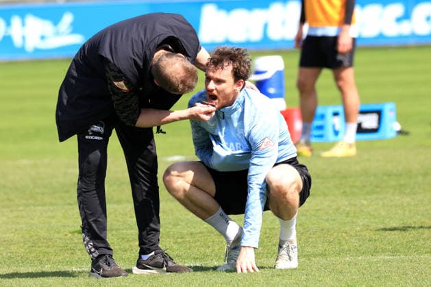 DEU, DFL, 2. FBL, Hertha BSC , Training 15.04.2026, Berliner Olympiastadion, Berlin, DEU, DFL, 2. FBL, Hertha BSC , Training im Bild Pascal Klemens (Hertha BSC Berlin 41), verletzt DFL - regulations prohibit any use of Photographs as image sequences and or quasi-video