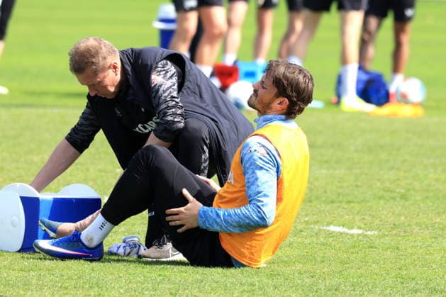 DEU, DFL, 2. FBL, Hertha BSC , Training 15.04.2026, Berliner Olympiastadion, Berlin, DEU, DFL, 2. FBL, Hertha BSC , Training im Bild Dawid Kownacki (Hertha BSC Berlin 9), verletzt DFL - regulations prohibit any use of Photographs as image sequences and or quasi-video
