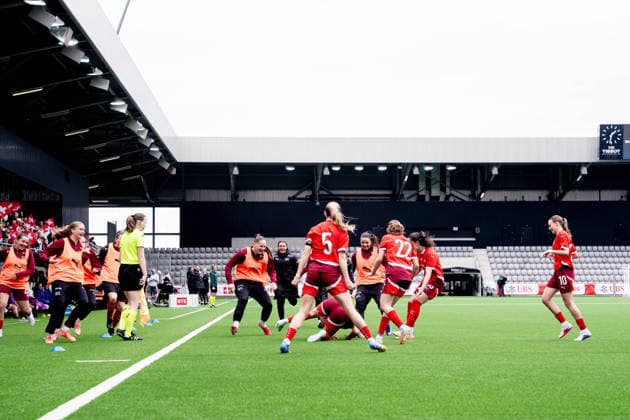 VEVEY, SWITZERLAND - APRIL 15: Players of Switzerland celebrating after teams first goal scored by Emanuela Pfister (9 Switzerland) during the UEFA Womens U19 EURO Qualifier, EM, Europameisterschaft match between Switzerland and England at Tissot- Arena on April 15, 2026 in Biel, Switzerland. Copyright: xPriscilaxBütlerx xSPPx Sportspressphoto_SPR130065