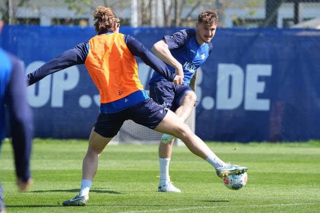 Matej Maglica (SV Darmstadt 98) gegen Fynn Lakenmacher (SV Darmstadt 98) - 15.04.2026 2. Bundesliga, Saison 25 26: SV Darmstadt 98 Training, Stadion am Boellenfalltor, emonline, emspor,