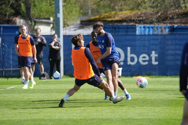 Yosuke Furukawa (SV Darmstadt 98) gegen Killian Corredor (SV Darmstadt 98) - 15.04.2026 2. Bundesliga, Saison 25 26: SV Darmstadt 98 Training, Stadion am Boellenfalltor, emonline, emspor,