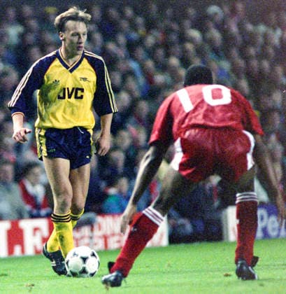 891126 Football, Football League First Division, England 1989-1990, Liverpool - Arsenal 2-1: Arsenals Lee Dixon against Liverpools John Barnes. Photo: BILDBYRAN D159_06 159_06 scanx Barclays League Div 1 Liverpool Arsenal dia bbeng fotboll football soccer football league first division division one division 1 premier league england season 1989-1990 1989-90 1989 90 89 90 89-90 1989 *** 891126 Football, Football League First Division, England 1989 1990, Liverpool Arsenal 2 1 Arsenals Lee Dixon against Liverpools John Barnes Photo BILDBYRAN D159 06 159 06 scanx Barclays League Div 1 Liverpool Arsenal dia bbeng fotboll football soccer football league first division division one division 1 premier league england season 1989 1990 1989 90 1989 90 89 90 89 90 1989  Copyright: BILDBYRAN BB891126BB041