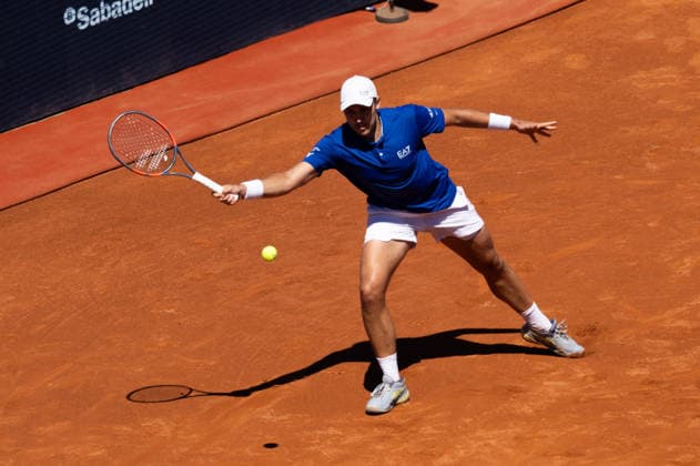 April 15, 2026, Barcelona, Barcelona, Spain: Hamad Medjedovic in action during the round of 16 match of the Barcelona Open Banc Sabadell ATP, Tennis Herren 500 tennis tournament at Real Club de Tenis Barcelona on April 15, 2026 in Barcelona, Spain. Barcelona Open Banc Sabadell 2026 - ATP 500  - ZUMAs316 20260415_znp_s316_062 Copyright: xMartixSeguraxRamonedax