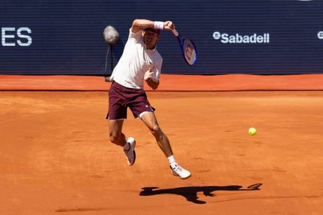 April 15, 2026, Barcelona, Barcelona, Spain: Alex De Minaur in action during the round of 16 match of the Barcelona Open Banc Sabadell ATP, Tennis Herren 500 tennis tournament at Real Club de Tenis Barcelona on April 15, 2026 in Barcelona, Spain. Barcelona Open Banc Sabadell 2026 - ATP 500  - ZUMAs316 20260415_znp_s316_068 Copyright: xMartixSeguraxRamonedax
