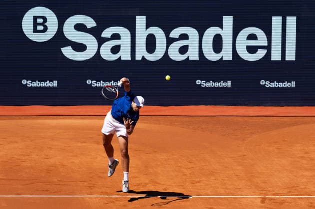 April 15, 2026, Barcelona, Barcelona, Spain: Alex De Minaur serves during the round of 16 match of the Barcelona Open Banc Sabadell ATP, Tennis Herren 500 tennis tournament at Real Club de Tenis Barcelona on April 15, 2026 in Barcelona, Spain. Barcelona Open Banc Sabadell 2026 - ATP 500  - ZUMAs316 20260415_znp_s316_073 Copyright: xMartixSeguraxRamonedax