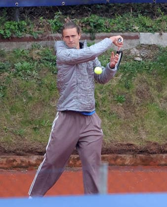 15.04.2026, BMW Open 2026 MTTC Iphitos Muenchen, Tennis , im Bild: Alexander Zverev trainiert am Anfang mit Jacke