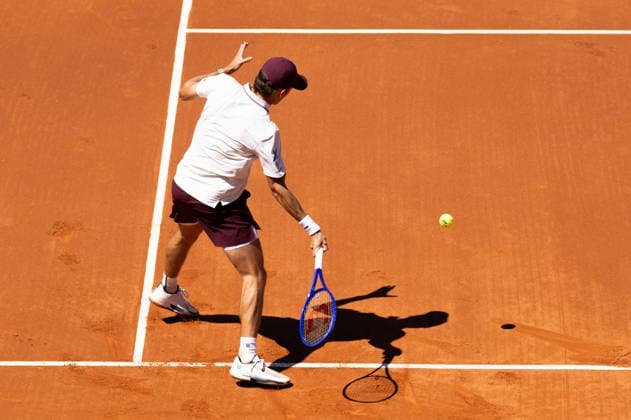 April 15, 2026, Barcelona, Barcelona, Spain: Alex De Minaur in action during the round of 16 match of the Barcelona Open Banc Sabadell ATP, Tennis Herren 500 tennis tournament at Real Club de Tenis Barcelona on April 15, 2026 in Barcelona, Spain. Barcelona Open Banc Sabadell 2026 - ATP 500  - ZUMAs316 20260415_znp_s316_083 Copyright: xMartixSeguraxRamonedax