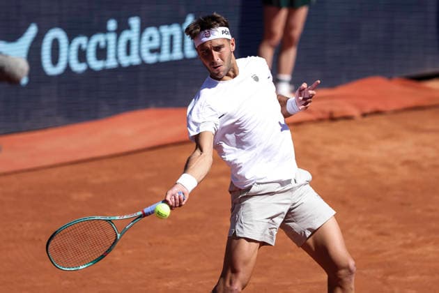 April 15, 2026, Barcelona, Barcelona, Spain: Tomas Martin Etcheverry of Argentina in action against Nuno Borges of Portugal during the Round of 16 tennis match of the Barcelona Open Banc Sabadell - Conde Godo 2026 Day 5 at Real Club de Tenis Barcelona on April 15, 2026 in Barcelona, Spain. Barcelona Spain - ZUMAa181 20260415_zaa_a181_117 Copyright: xJavierxBorregox