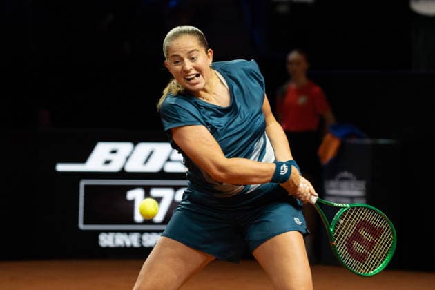 Jelena Ostapenko (LAT) im Bild am Ball, Aktion, GER, Jelena Ostapenko vs. Mirra Andreeva, Tennis, ATP, Tennis Herren Turnier, WTA, Tennis Damen 500, Porsche Tennis Grand-Prix, 15.04.2026, GER, Jelena Ostapenko vs. Mirra Andreeva, Tennis, ATP-Turnier, WTA 500, Porsche Tennis Grand-Prix, 15.04.2026, Stuttgart Copyright: xEibner-Pressefoto EdwardxCheungx EP_ECG