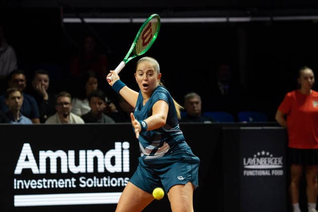 Jelena Ostapenko (LAT) im Bild am Ball, Aktion, GER, Jelena Ostapenko vs. Mirra Andreeva, Tennis, ATP, Tennis Herren Turnier, WTA, Tennis Damen 500, Porsche Tennis Grand-Prix, 15.04.2026, GER, Jelena Ostapenko vs. Mirra Andreeva, Tennis, ATP-Turnier, WTA 500, Porsche Tennis Grand-Prix, 15.04.2026, Stuttgart Copyright: xEibner-Pressefoto EdwardxCheungx EP_ECG