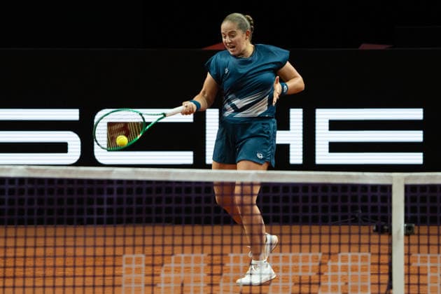 Jelena Ostapenko (LAT) im Bild am Ball, Aktion, GER, Jelena Ostapenko vs. Mirra Andreeva, Tennis, ATP, Tennis Herren Turnier, WTA, Tennis Damen 500, Porsche Tennis Grand-Prix, 15.04.2026, GER, Jelena Ostapenko vs. Mirra Andreeva, Tennis, ATP-Turnier, WTA 500, Porsche Tennis Grand-Prix, 15.04.2026, Stuttgart Copyright: xEibner-Pressefoto EdwardxCheungx EP_ECG