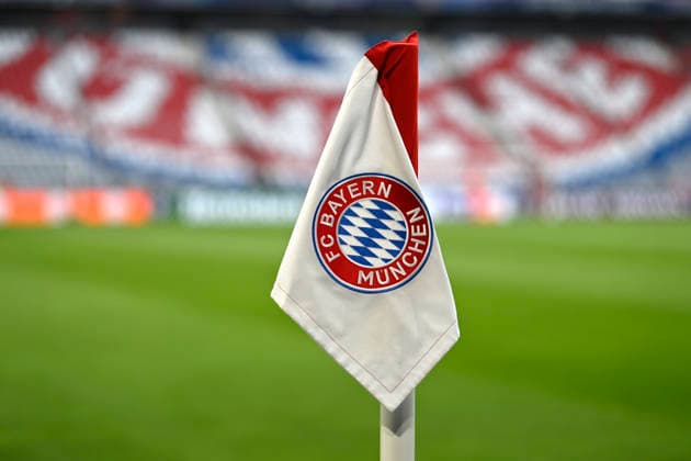 vor Spielbeginn: Eckfahne FCB Logo FC Bayern Muenchen FCB vs Real Madrid UEFA CL Champions League Viertelfinale Rueckspiel 15.04.2026 DFL REGULATIONS PROHIBIT ANY USE OF PHOTOGRAPHS AS IMAGE SEQUENCES AND OR QUASI-VIDEO FC Bayern Muenchen FCB vs Real Madrid CL Champions League