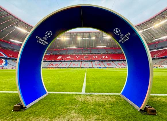 15.04.2026, Fussball UEFA Championsleague 2025 2026: Viertelfinale Rückspiel, FC Bayern München - Real Madrid, in der Allianz-Arena München, Spielerbogen der UEFA Champions League