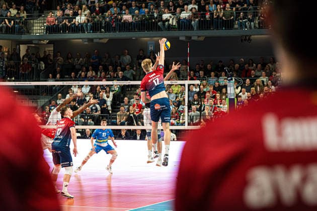 Volleyball I Herren I Saison 2025-2026 I CEV Pokal I SVG Lüneburg - Gas Sales Bluenergy Piacenza I 15.04.2026 Angriff außen von Axel Valentin Enlund (17, SVG Lüneburg) Copyright: xLobeca Bjorn-OlexKehmx
