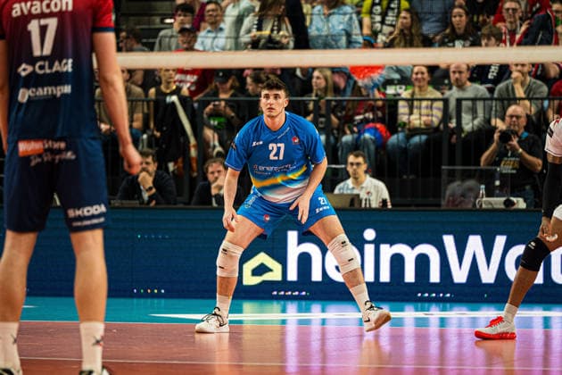 Volleyball I Herren I Saison 2025-2026 I CEV Pokal I SVG Lüneburg - Gas Sales Bluenergy Piacenza I 15.04.2026 Luca Loreti (27, Gas Sales Bluenergy Piacenza) steht in der Annahme Copyright: xLobeca Bjorn-OlexKehmx