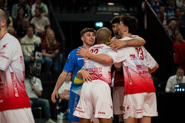 Volleyball I Herren I Saison 2025-2026 I CEV Pokal I SVG Lüneburg - Gas Sales Bluenergy Piacenza I 15.04.2026 Jubel, Freude bei der Mannschaft von Gas Sales Bluenergy Piacenza Copyright: xLobeca Bjorn-OlexKehmx