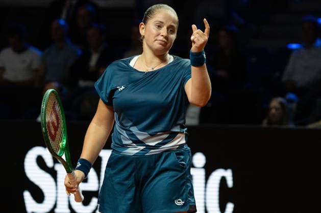 Jelena Ostapenko (LAT), enttäuscht, Emotion, Enttäuschung, GER, Jelena Ostapenko vs. Mirra Andreeva, Tennis, ATP, Tennis Herren Turnier, WTA, Tennis Damen 500, Porsche Tennis Grand-Prix, 15.04.2026, GER, Jelena Ostapenko vs. Mirra Andreeva, Tennis, ATP-Turnier, WTA 500, Porsche Tennis Grand-Prix, 15.04.2026, Stuttgart Copyright: xEibner-Pressefoto EdwardxCheungx EP_ECG