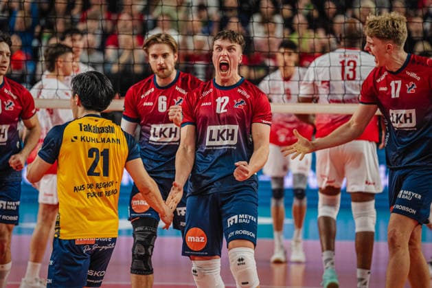 Volleyball Herren CEV Cup 2026 Finale SVG Lüneburg vs. Gas Sales Bluenergy 15.04.2026 Santeri Välimaa ( 12 SVG Lüneburg) jubelt mit dem Team *** Volleyball Mens CEV Cup 2026 Final SVG Lüneburg vs Gas Sales Bluenergy 15 04 2026 Santeri Välimaa 12 SVG Lüneburg celebrates with the team