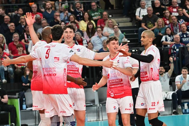 GER; VB, CEV Cup, Finale, SVG Lueneburg vs Gas Sales Bluenergy Volley Piacenza, 15.04.2026, GER;VB, CEV Cup, Finale, SVG Lueneburg vs Gas Sales Bluenergy Volley Piacenza, im Bild die Mannschaft aus Piacenza jubelt