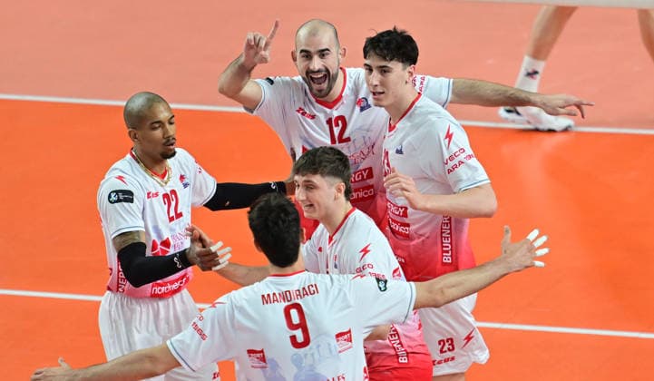 GER; VB, CEV Cup, Finale, SVG Lueneburg vs Gas Sales Bluenergy Volley Piacenza, 15.04.2026, GER;VB, CEV Cup, Finale, SVG Lueneburg vs Gas Sales Bluenergy Volley Piacenza, im Bild die Mannschaft aus Piacenza jubelt