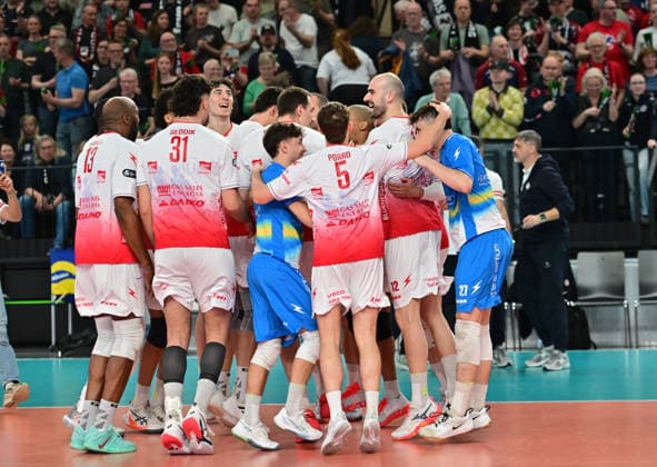 GER; VB, CEV Cup, Finale, SVG Lueneburg vs Gas Sales Bluenergy Volley Piacenza, 15.04.2026, GER;VB, CEV Cup, Finale, SVG Lueneburg vs Gas Sales Bluenergy Volley Piacenza, im Bild die Mannschaft aus Piacenza jubelt ueber den Sieg