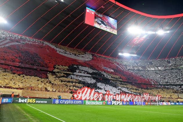15.04.2026, xemx, Fussball UEFA Champions League, FC Bayern Muenchen - Real Madrid v.l. Bayern Muenchen München, Fans, Stimmung, Schals, Emotionen, Zuschauer, Besucher, Ultras, Schickeria Choreografie,Choreographie, Tifo, Fan-Choreo, Kurvenchoreo (DFL DFB REGULATIONS PROHIBIT ANY USE OF PHOTOGRAPHS as IMAGE SEQUENCES and or QUASI-VIDEO) Muenchen
