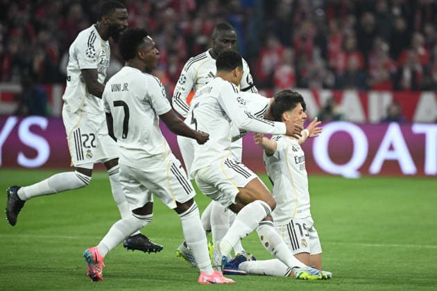 15.04.2026, xemx, Fussball UEFA Champions League, FC Bayern Muenchen - Real Madrid v.l. Torjubel nach dem Tor zum celebrating the goal celebrate 0:1 durch Arda Güler (Real Madrid) (DFL DFB REGULATIONS PROHIBIT ANY USE OF PHOTOGRAPHS as IMAGE SEQUENCES and or QUASI-VIDEO) Muenchen