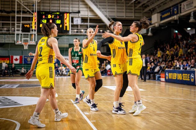 Basketball Berlin 15.04.2026 DBBL 1. Bundesliga Saison 2025 2026 Playoffs Halbfinale Spiel 3 Alba Berlin - Rutronik Stars Keltern jubel Alba Theresa Simon (Alba, No.03) Lilli Schultze (Alba, No.16)
