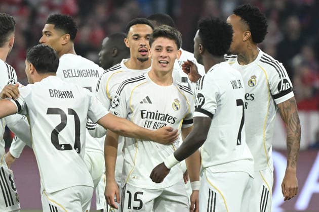 15.04.2026, xemx, Fussball UEFA Champions League, FC Bayern Muenchen - Real Madrid v.l. Torjubel nach dem Tor zum celebrating the goal celebrate 0:1 durch Arda Güler (Real Madrid) (DFL DFB REGULATIONS PROHIBIT ANY USE OF PHOTOGRAPHS as IMAGE SEQUENCES and or QUASI-VIDEO) Muenchen
