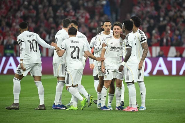 15.04.2026, xemx, Fussball UEFA Champions League, FC Bayern Muenchen - Real Madrid v.l. Torjubel nach dem Tor zum celebrating the goal celebrate 0:1 durch Arda Güler (Real Madrid) (DFL DFB REGULATIONS PROHIBIT ANY USE OF PHOTOGRAPHS as IMAGE SEQUENCES and or QUASI-VIDEO) Muenchen