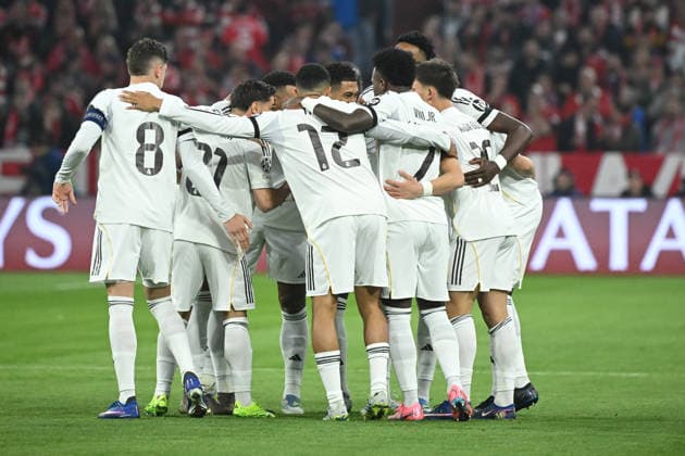 15.04.2026, xemx, Fussball UEFA Champions League, FC Bayern Muenchen - Real Madrid v.l. Torjubel nach dem Tor zum celebrating the goal celebrate 0:1 durch Arda Güler (Real Madrid) (DFL DFB REGULATIONS PROHIBIT ANY USE OF PHOTOGRAPHS as IMAGE SEQUENCES and or QUASI-VIDEO) Muenchen