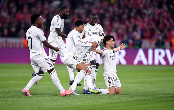 FUSSBALL CHAMPIONS LEAGUE SAISON 2025 2026 Viertelfinal Rueckspiel 15.04.2026 FC Bayern Muenchen - Real Madrid Jubel Real Madrid nach dem Tor zum 0 - 1, v. li., Vinicius Junior , Antonio Ruediger, Jude Bellingham , Torschuetze Arda Gueler