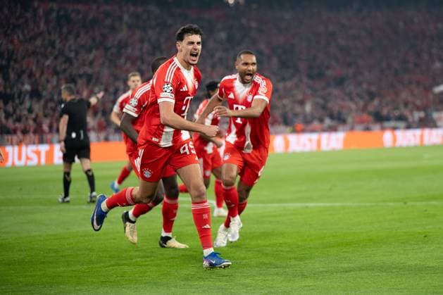 Torjubel von Alexandar Pavlovic 45 (FC Bayern Muenchen) jubelt über sein Tor zum 1:1, FC Bayern Muenchen vs Real Madrid, Fussball, Champions League, Viertelfinale, 15.04.2026 Muenchen Bayern Deutschland